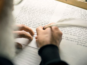 A mulher que o pergaminho mais antigo do Novo Testamento não deixa esquecer