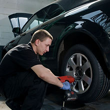Mechanic changing wheel