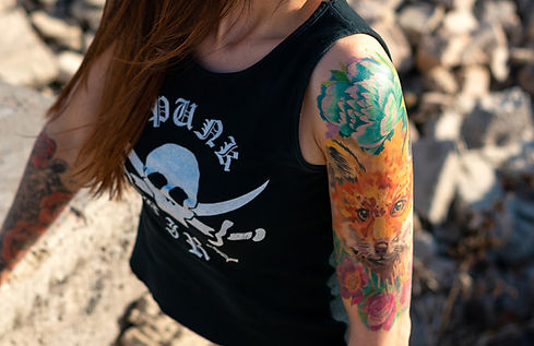 Buntes Arm-Tattoo