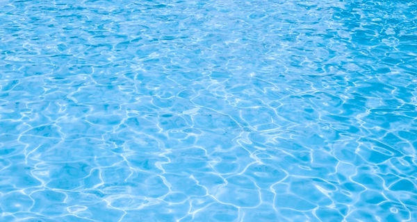 Ruhiges blaues Wasser