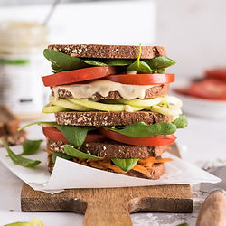 ProMuscle es un programa nutricional y físico diseñado para personas que desean construir masa muscular de forma limpia, sostenida y científicamente respaldada. Combina una alimentación hiperproteica personalizada con entrenamiento estratégico para maximizar la hipertrofia y el rendimiento físico sin comprometer la composición corporal.