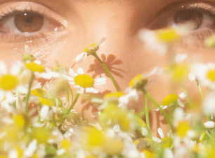 Olhos e flores de perto