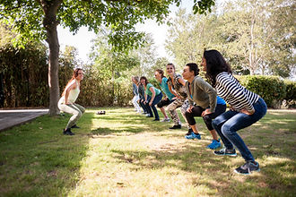 Femme participant à un groupe de sport
