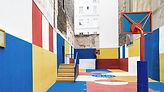 Cancha de baloncesto colorida