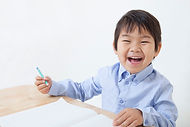 勉強する子供