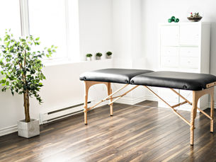 Holistic Massage vs Mechanical Physiotherapy: Key Differences