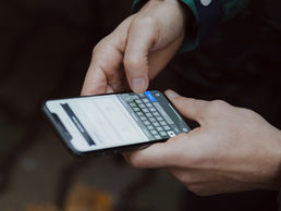 Woman borrows stranger’s phone then steals it