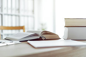 テーブルの上のオープンブック