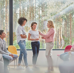 9 วิธีหยุดการเปรียบเทียบ เพื่อสุขภาพจิตที่ดีของเรา