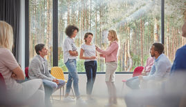 Menschen während des Workshops