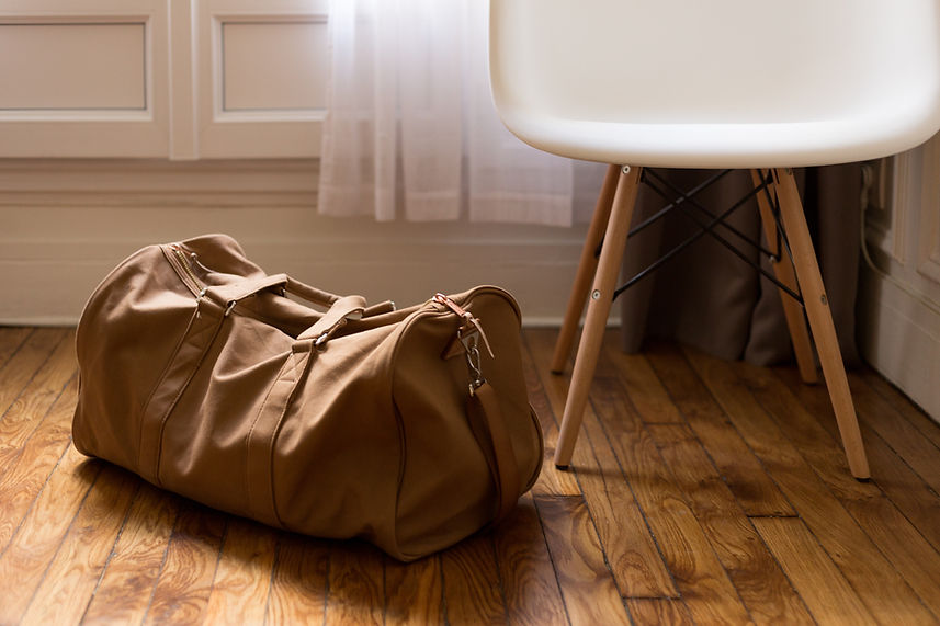 Tasche und Stuhl