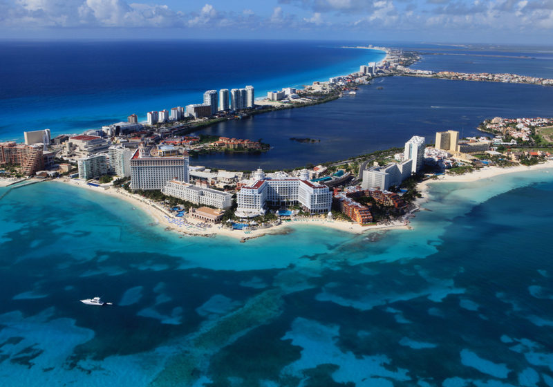 Vista aérea de la zona hotelera de Cancún — fideicomiso bancario para compradores extranjeros
