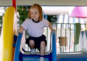 Chica en diapositiva