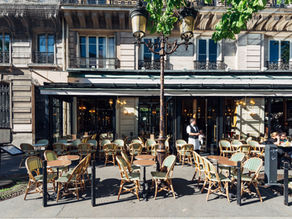 Terrasse de restaurant vide