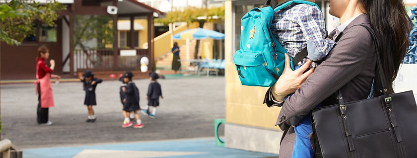 働くお母さんと園児