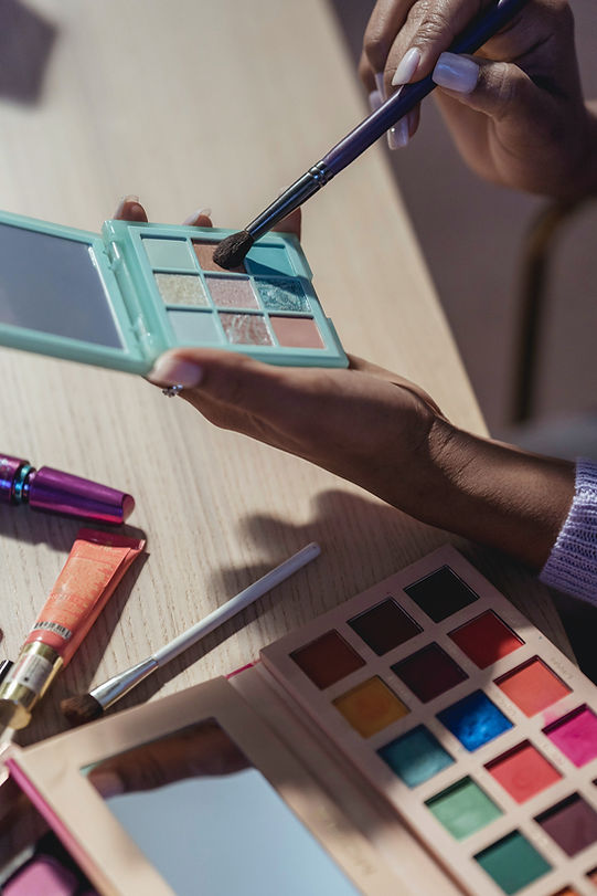 Aplicación de maquillaje de ojos