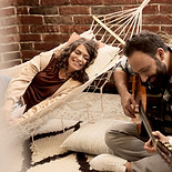 Se détendre avec la guitare