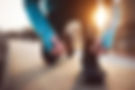 preaprazione scarpe per sessione di corsa con coach running