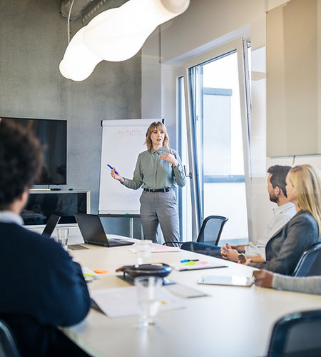 Discussion lors de la réunion d'équipe