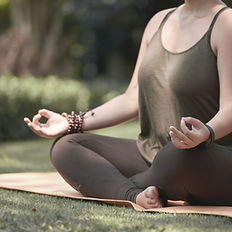 Outdoor Prenatal yoga class winnipeg moms