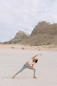 Yoga dans le désert