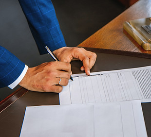 Financing advice for international clients presenting tailored loan options