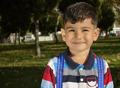 Parkta Gülümseyen Çocuk