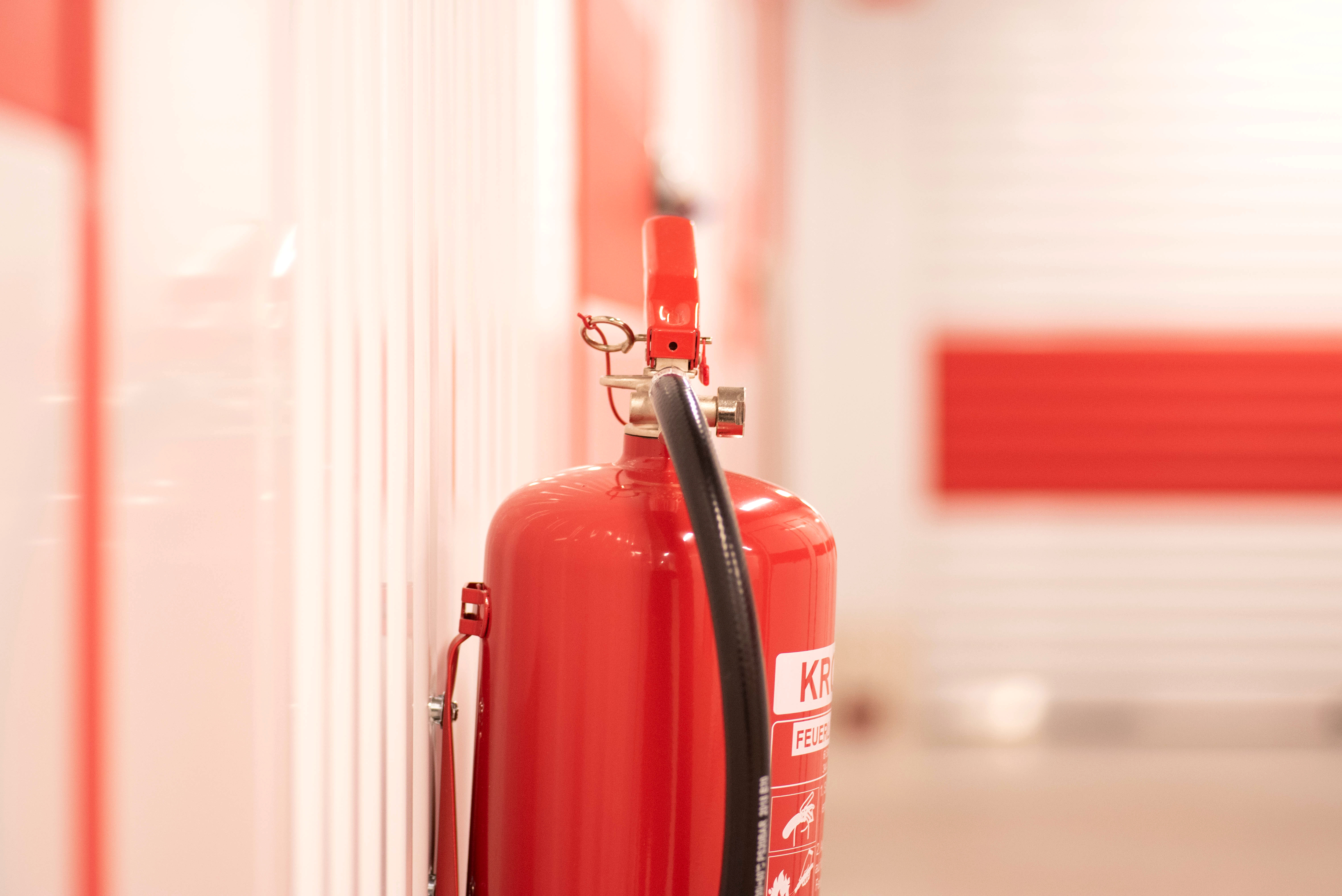 Fire extinguisher for boats