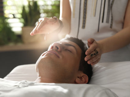 The connection between Chakra Energy Centres and Reiki explained