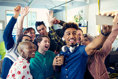 L'équipe prend un selfie