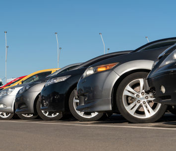 Carros no estacionamento