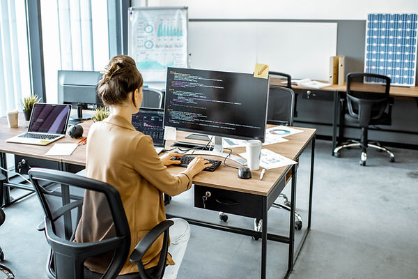 Trabajando solo en la oficina