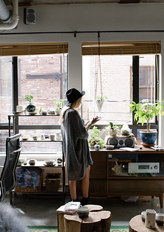 Mulher, em, artisticos, sala