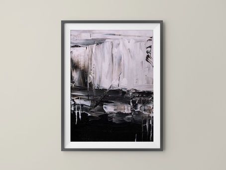 Why therapists often suggest meeting regularly, at a fixed time, and in a consistent place? 