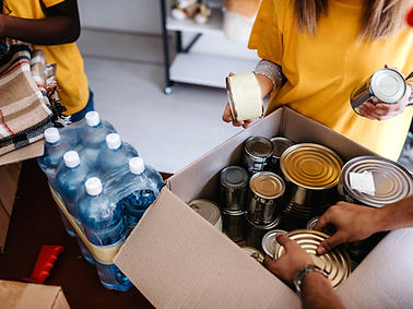Los voluntarios del envasado de alimentos