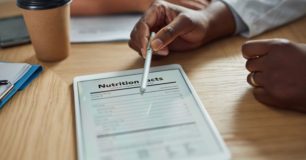 An Accredited Practising Dietitian discussing personalised nutrition advice with a person who has multiple health conditions.