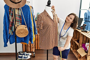 A dialogue: "At the Tailor Shop in Italy" in Italian