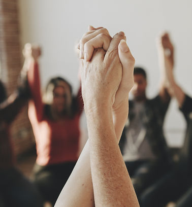 Tenir les mains en l'air