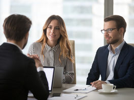 CEO vs COO vs Operations Director – Comparison Charts (Hotel Industry)