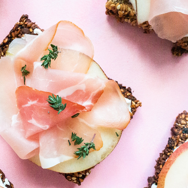 crisp bread with ham