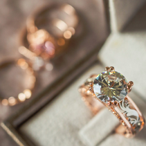 Anello di fidanzamento con diamante nel cofanetto, Eva Gioielli - orafo.