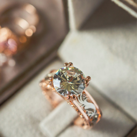 Verlobungsring mit außergewöhnlicher Handarbeit