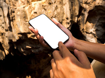 Telefon mit leerem Bildschirm