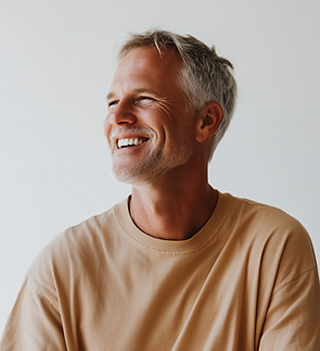 Hombre sonriente de mediana edad