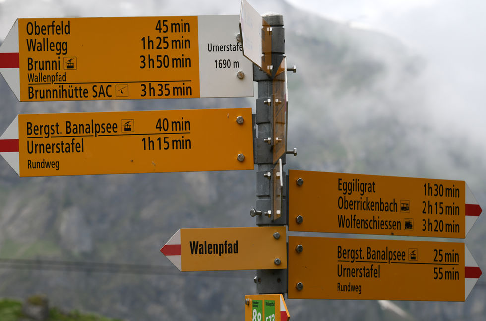 Hike direction signs