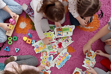 Niños jugando juegos