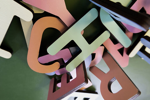 Letras do alfabeto de madeira