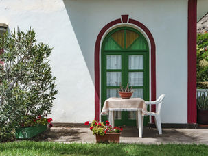 영업 목적으로 임차한 건물 중 일부에서 숙식을 해결했다면 주택임대차보호법의 적용 대상인 주거용 건물로 볼 수 있을까?