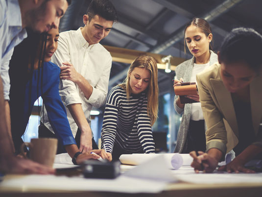 "Bienestar Psicológico: Clave para una Entornos Laborales Saludables"