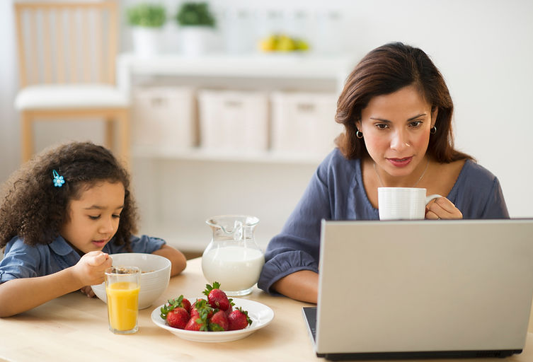 Scena della colazione in famiglia
